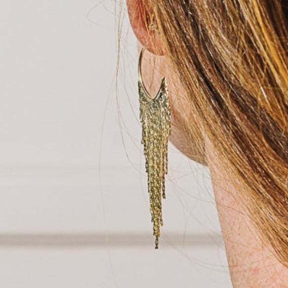 18K GOLD TASSEL EARRINGS, NICE EARRINGS, CUTE EARRINGS - Picture 3 of 4